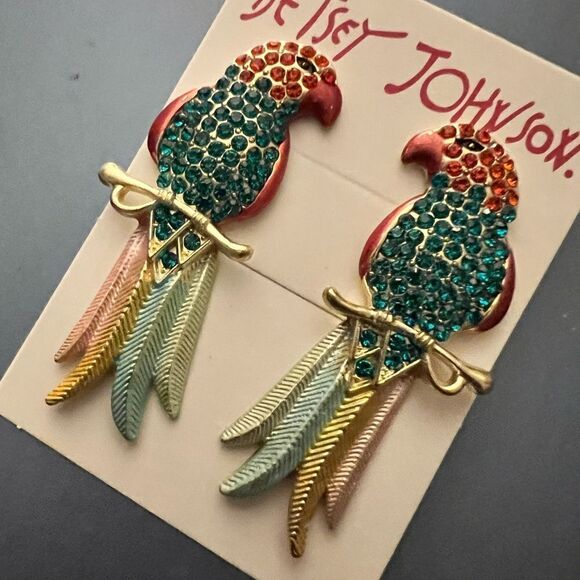 🦜 NEW Betsey Johnson colorful& sparkling parrot earrings 🦜 - Picture 7 of 7